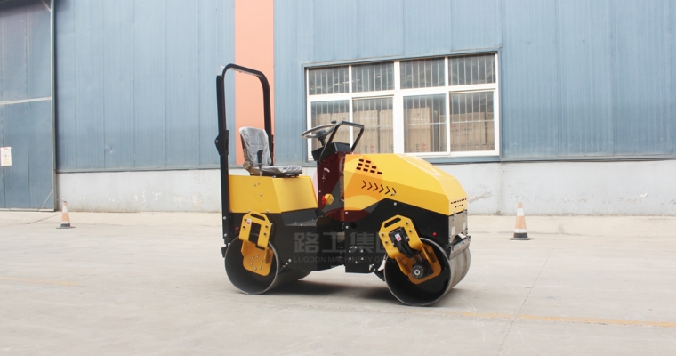 小型壓路機(jī)的詳細(xì)操作規(guī)程、技巧